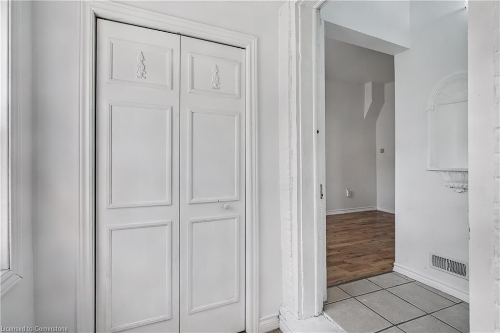 385 Main Street W Property Photo 5