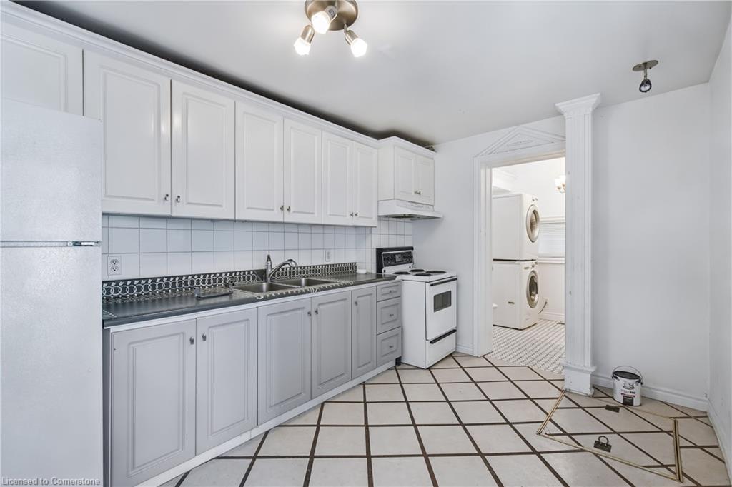 385 Main Street W Property Photo 15