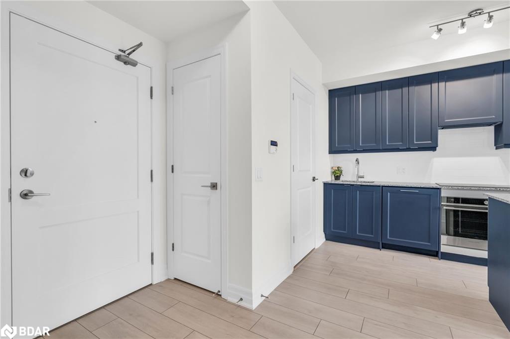 3305-30 Elm Drive W Property Photo 5