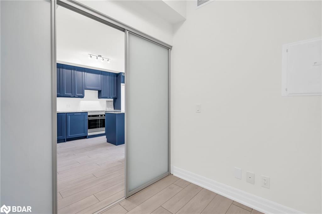 3305-30 Elm Drive W Property Photo 20