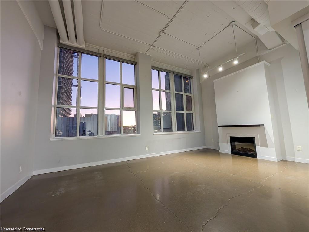 316-404 King Street W Property Photo 14