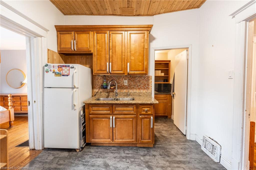 71 Clyde Street Property Photo 40