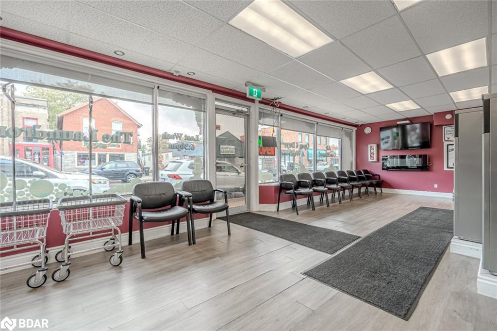 30 Queen Street W Property Photo 6