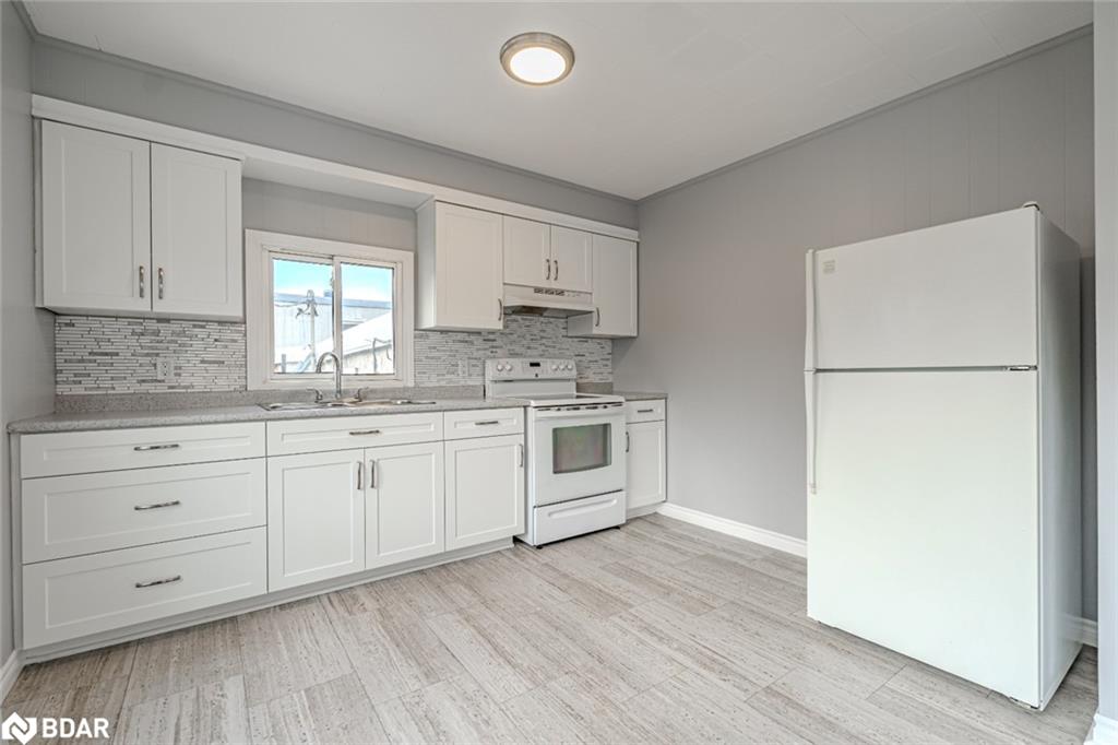 30 Queen Street W Property Photo 16