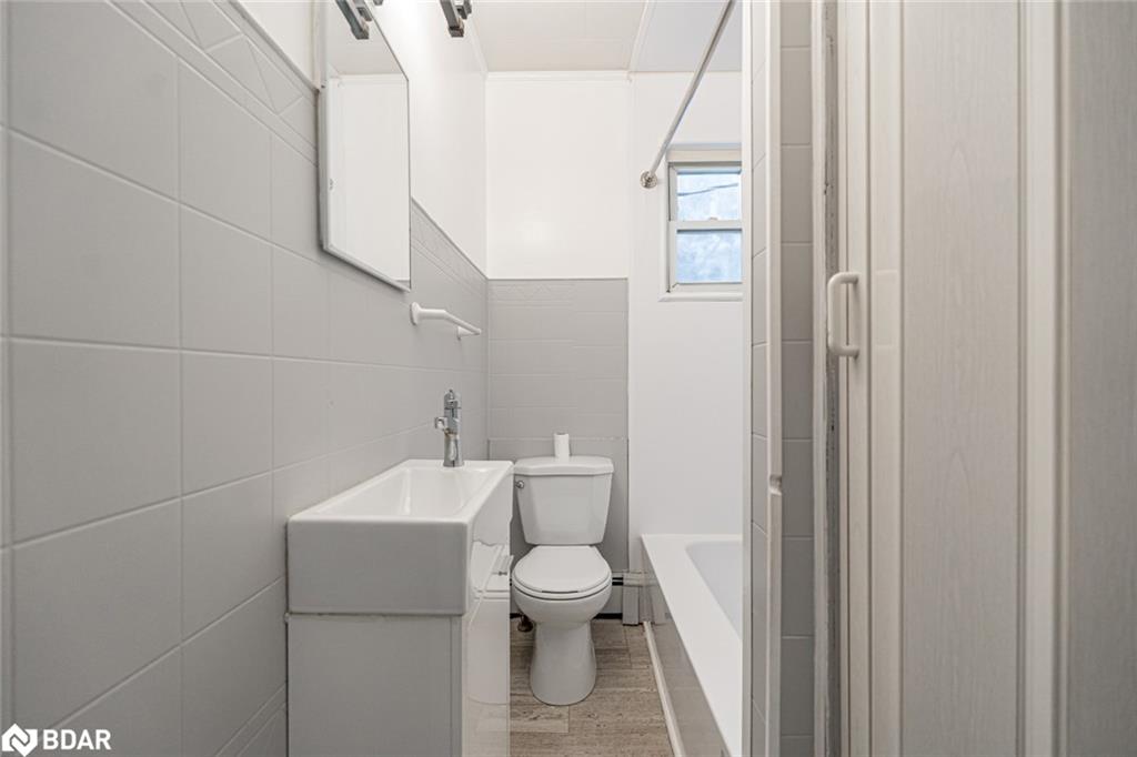 30 Queen Street W Property Photo 21