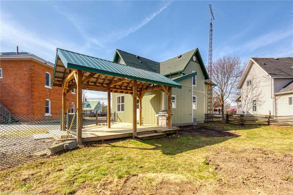 2076 Main Street N Property Photo 5