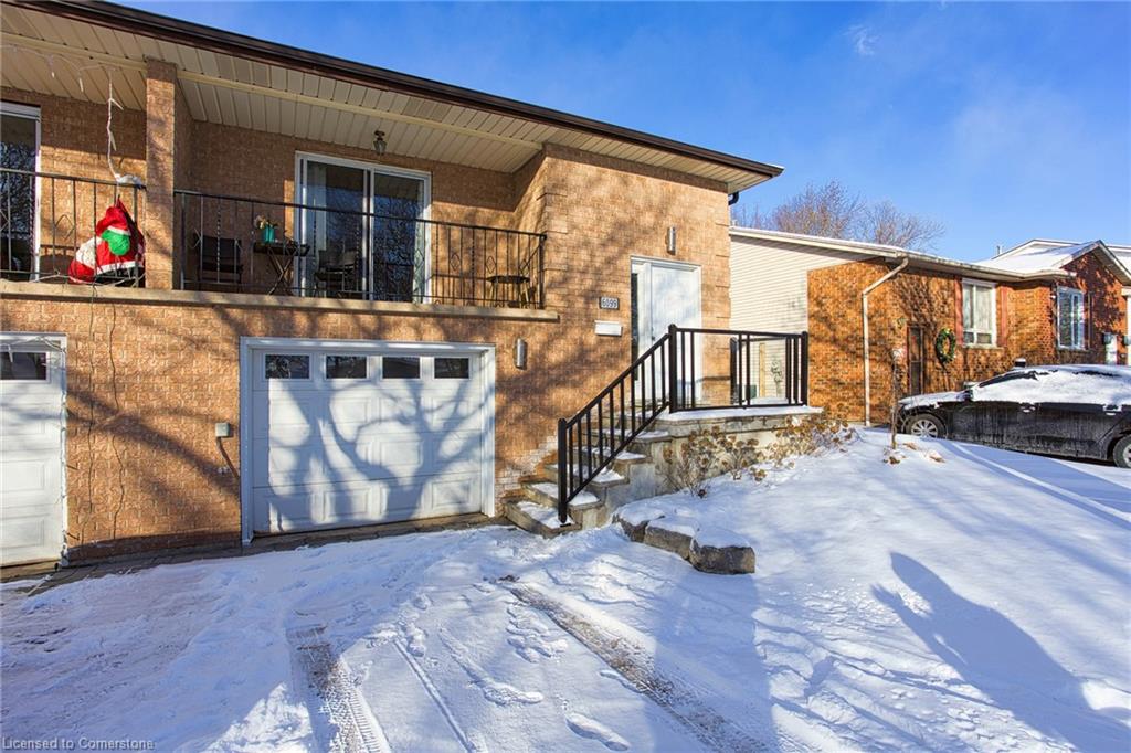 6099 Wildrose Crescent Property Photo 3