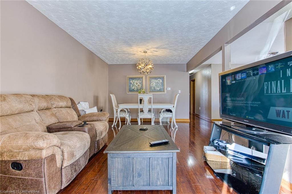 6099 Wildrose Crescent Property Photo 10