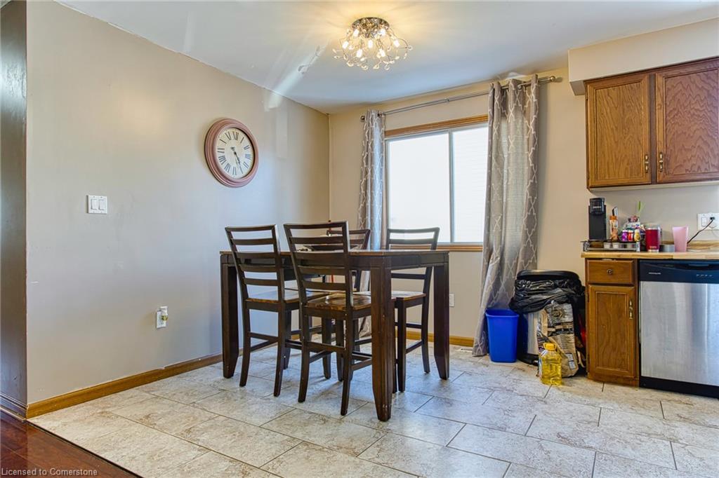 6099 Wildrose Crescent Property Photo 12