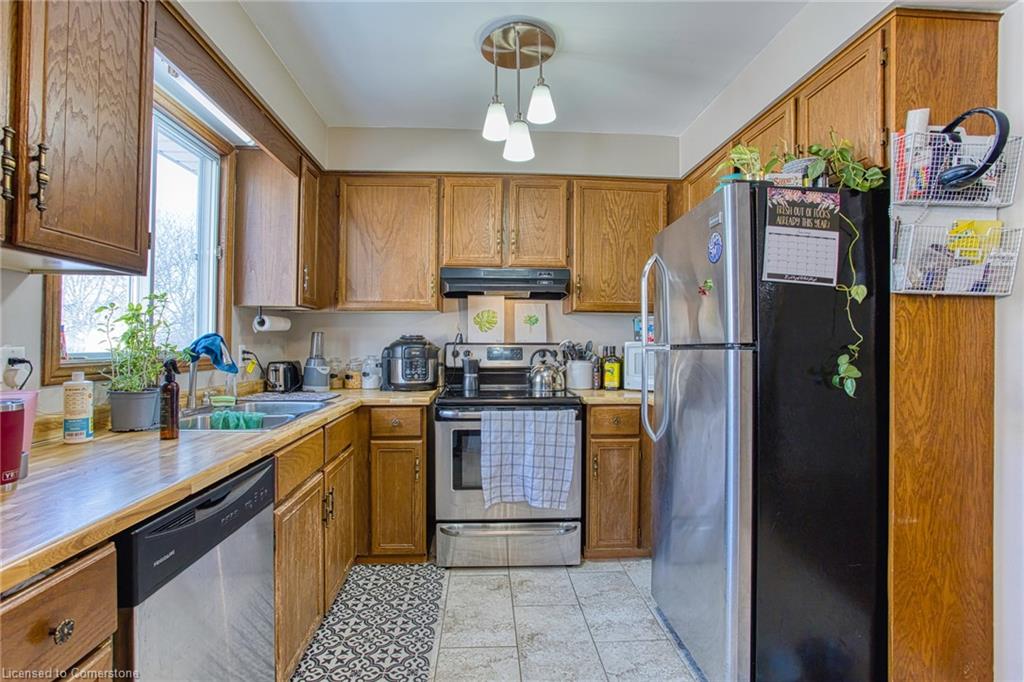 6099 Wildrose Crescent Property Photo 15