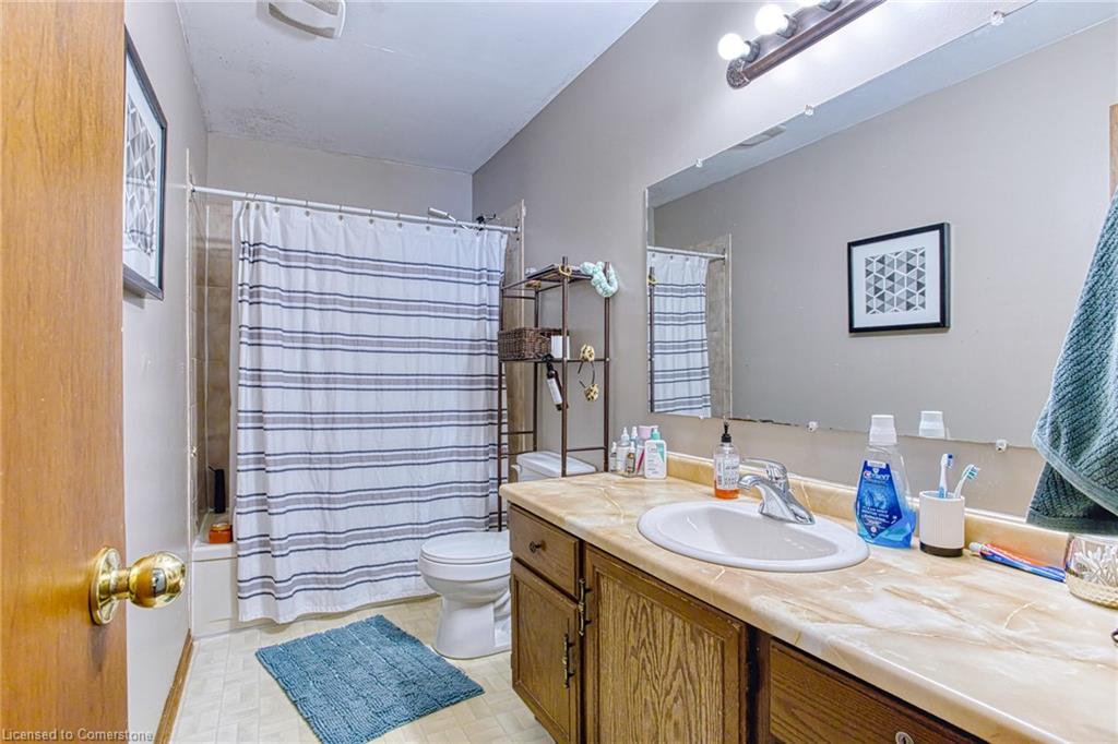 6099 Wildrose Crescent Property Photo 18