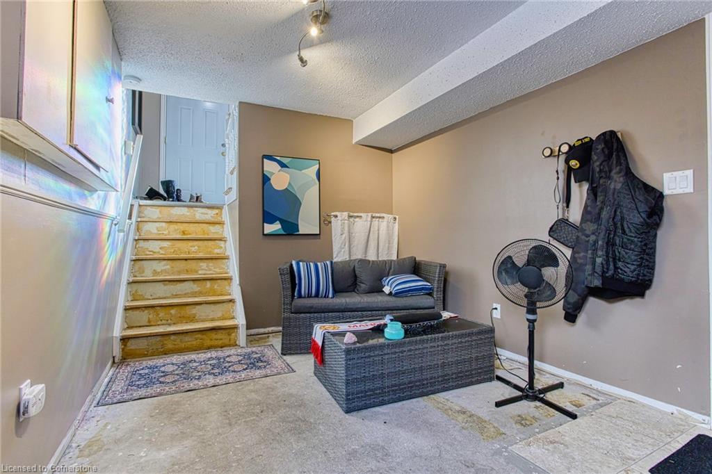 6099 Wildrose Crescent Property Photo 22