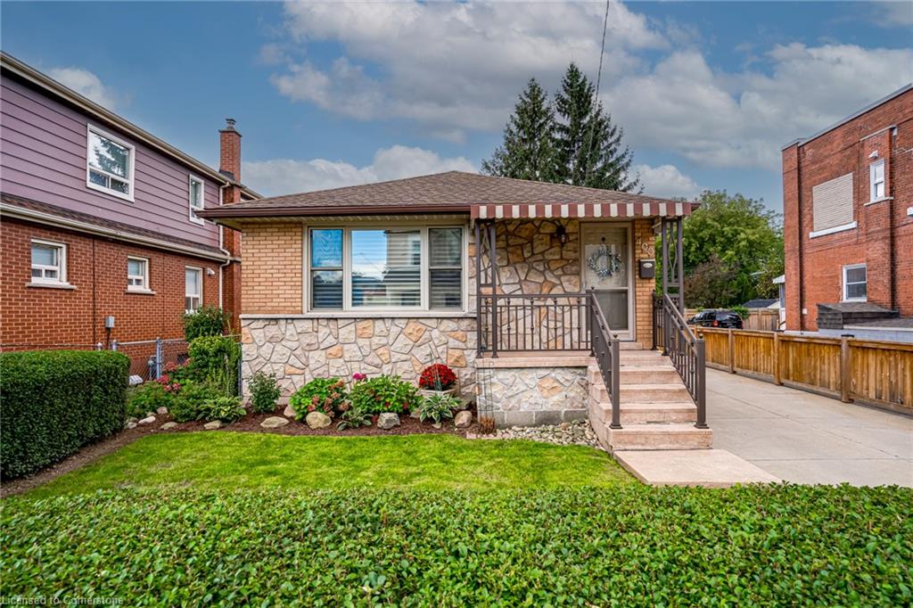 403 Jackson Street W Property Photo