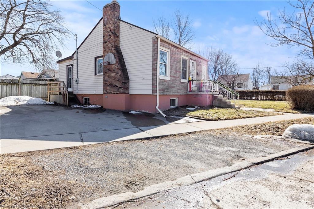 L2r 2r8 Real Estate Listings Main Image