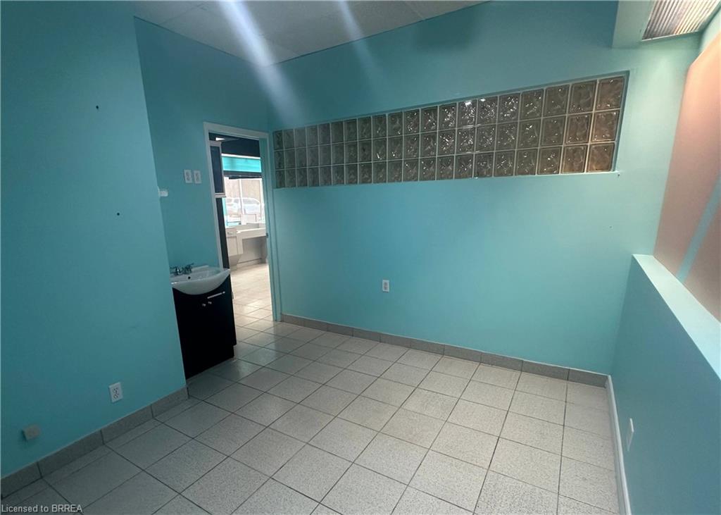 B1-86 Mall Road Property Photo 11