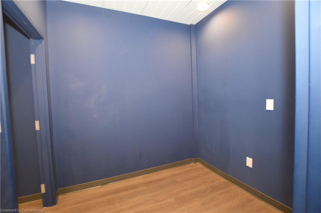 120 King Street E Property Photo 14