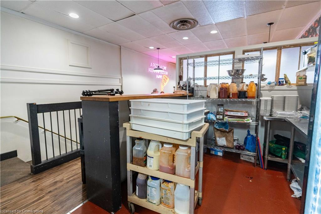20 Wellington Street Property Photo 23