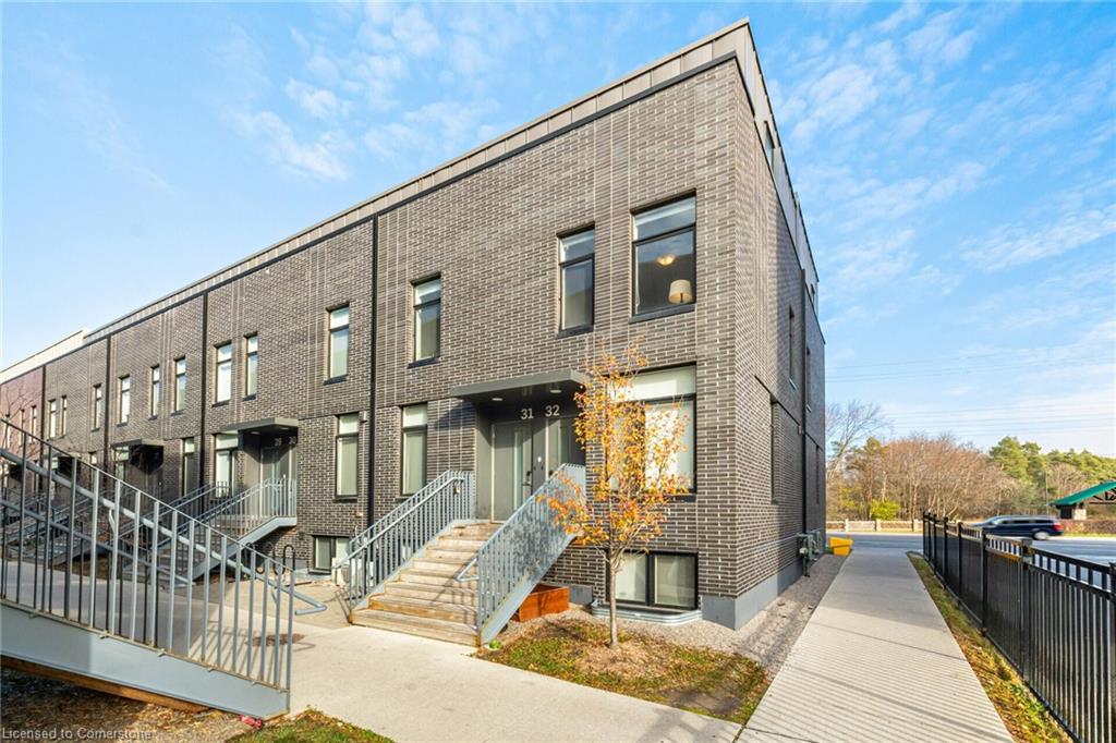 31-1720 Simcoe Street Property Photo