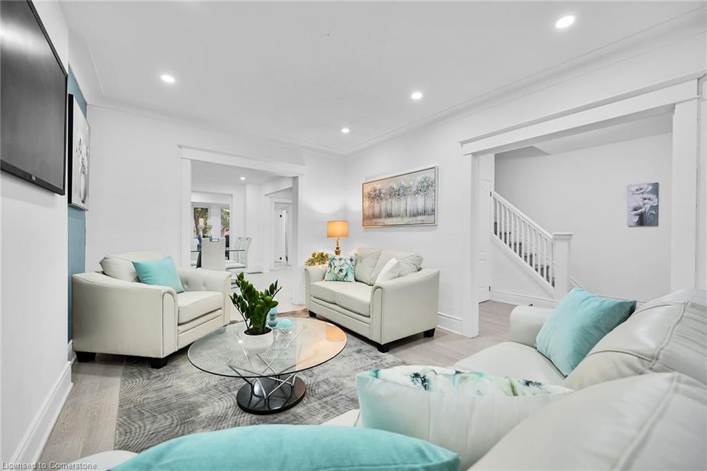 222 Province Street S Property Photo