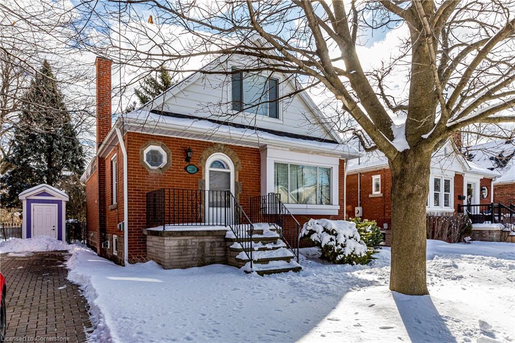 228 Bond Street N Property Photo