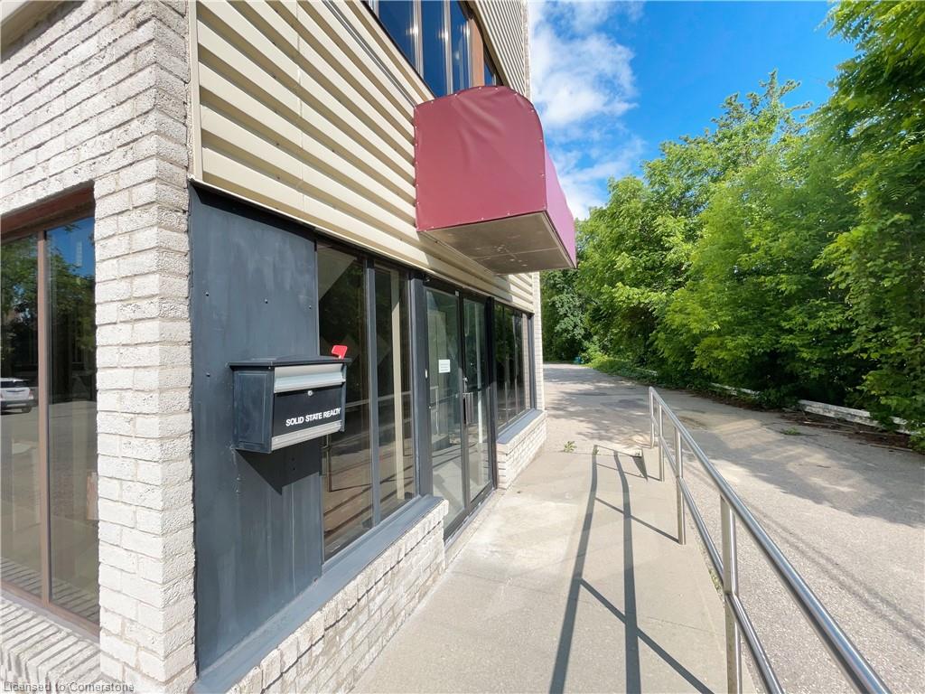 585 Queen Street S Property Photo 4
