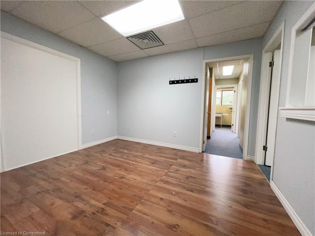 585 Queen Street S Property Photo 12