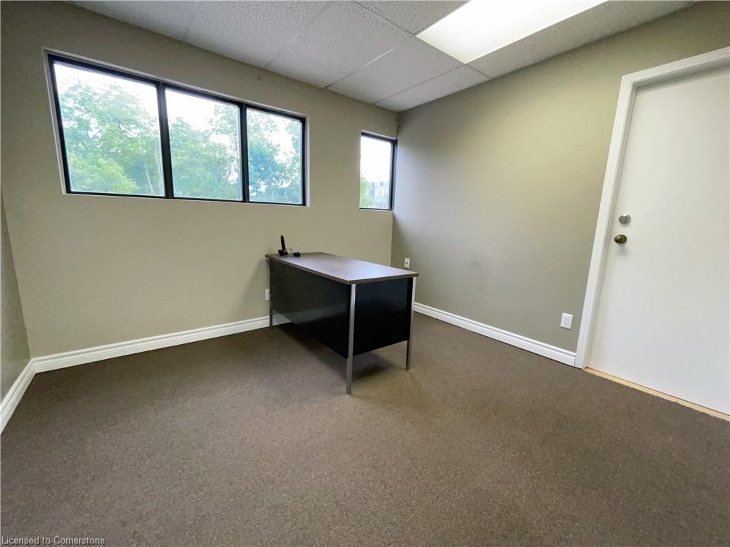 585 Queen Street S Property Photo 15