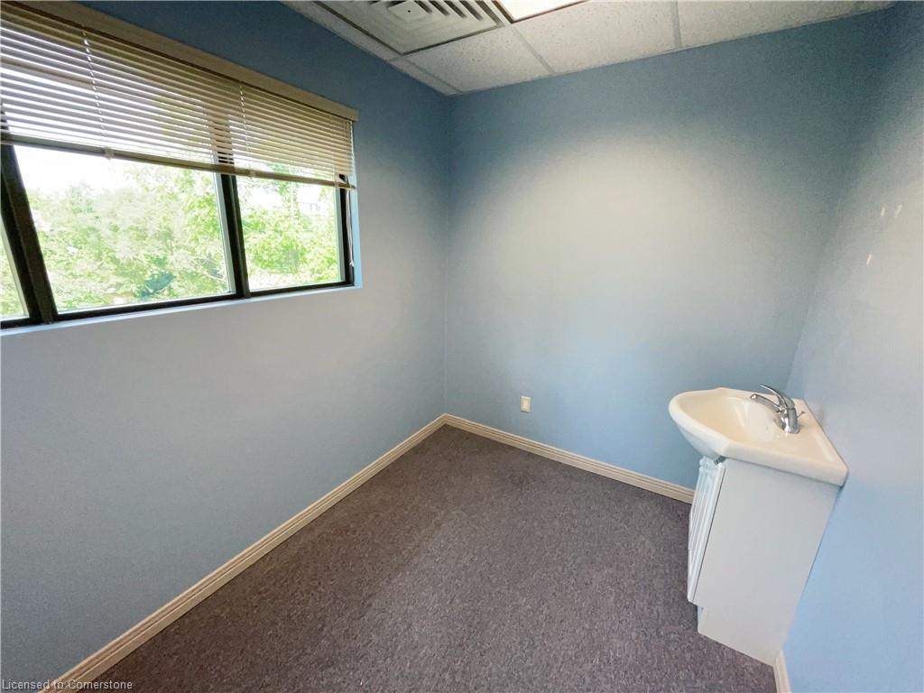 585 Queen Street S Property Photo 20