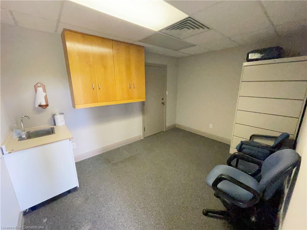 585 Queen Street S Property Photo 23