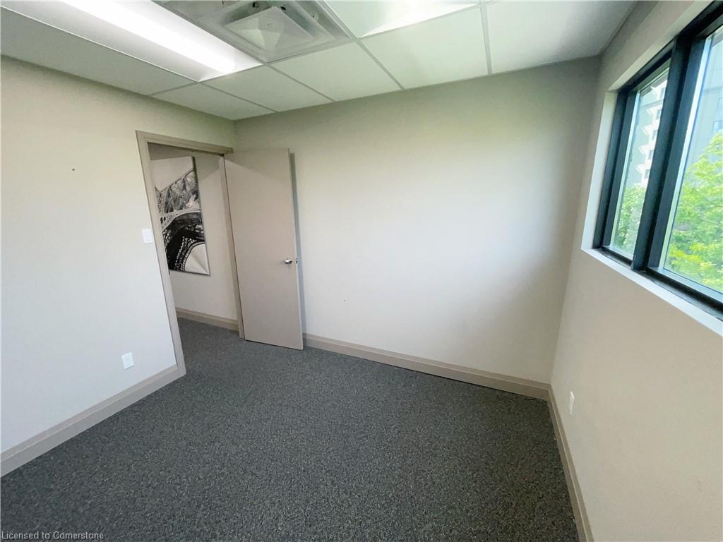 585 Queen Street S Property Photo 29