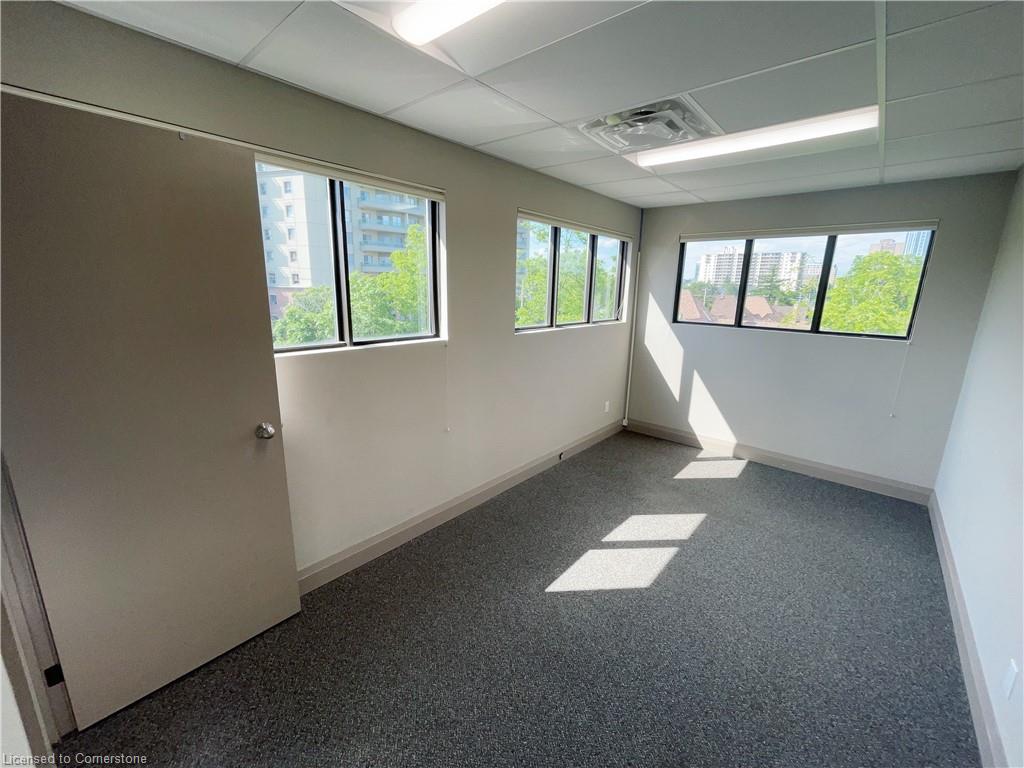 585 Queen Street S Property Photo 30