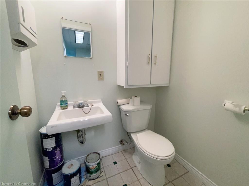 585 Queen Street S Property Photo 34