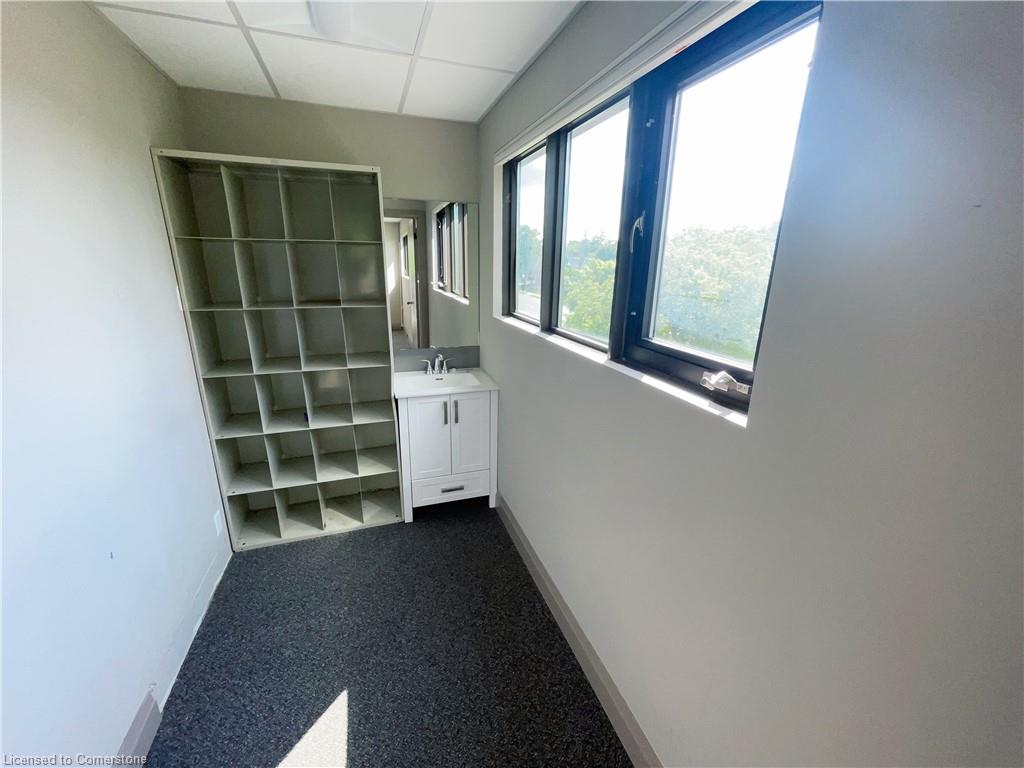 585 Queen Street S Property Photo 38