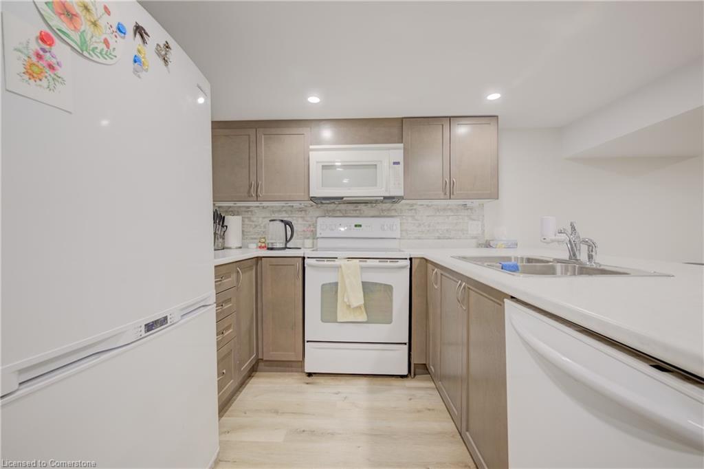 630 Waterloo Street N Property Photo 27