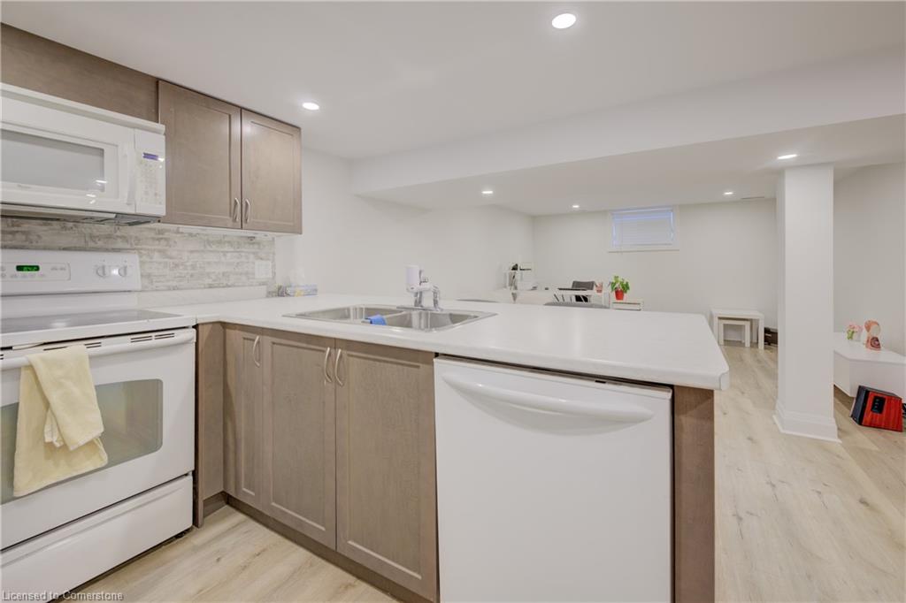 630 Waterloo Street N Property Photo 28