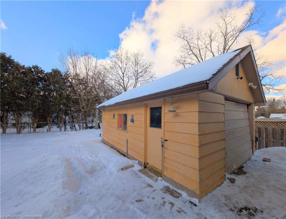 208 West 19th Street Property Photo 4