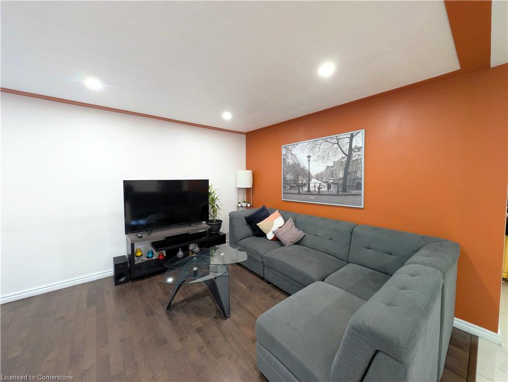 208 West 19th Street Property Photo 7