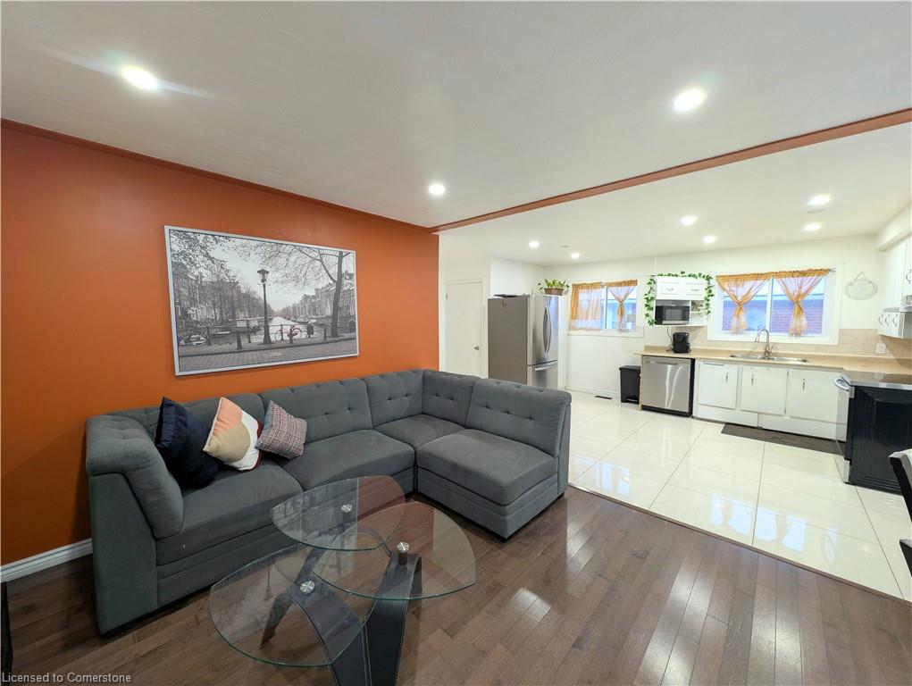 208 West 19th Street Property Photo 9