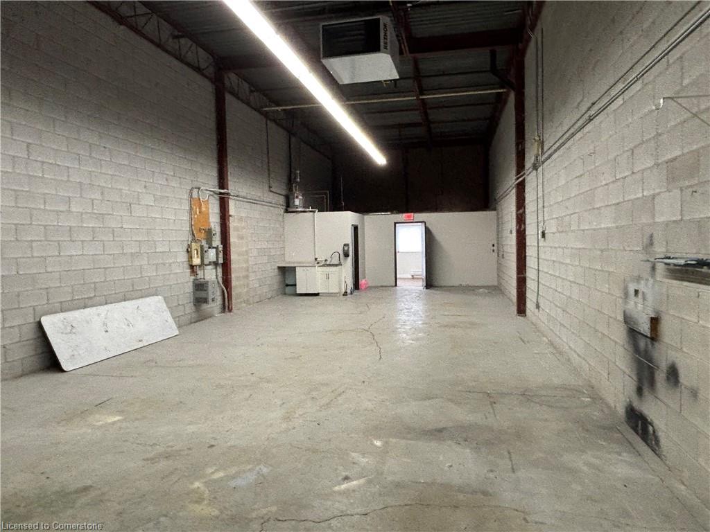 5-5035 North Service Road Property Photo 7