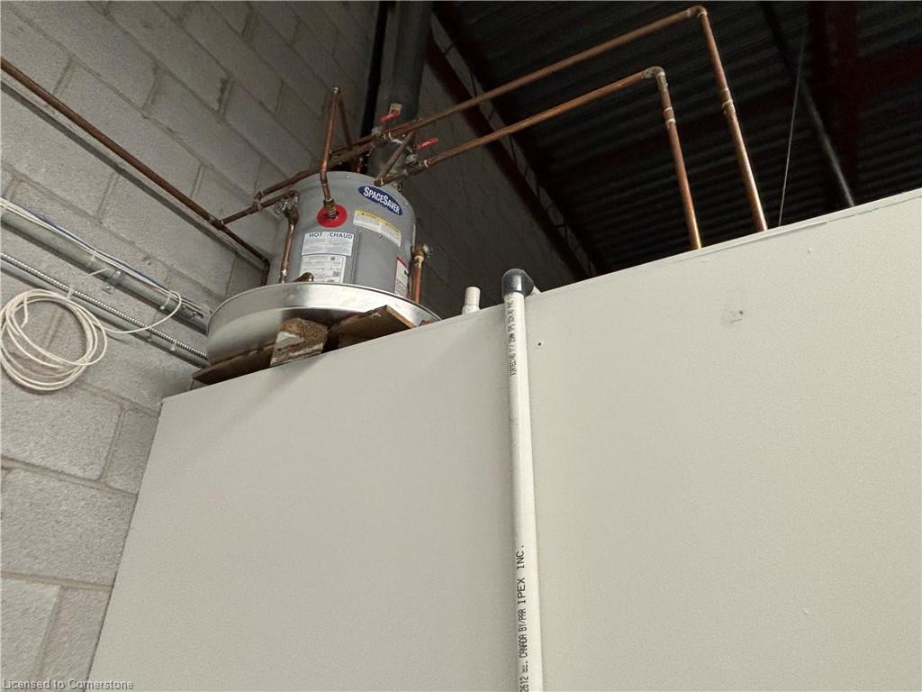 5-5035 North Service Road Property Photo 9