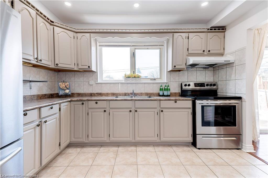 31 Tinton Crescent Property Photo 12