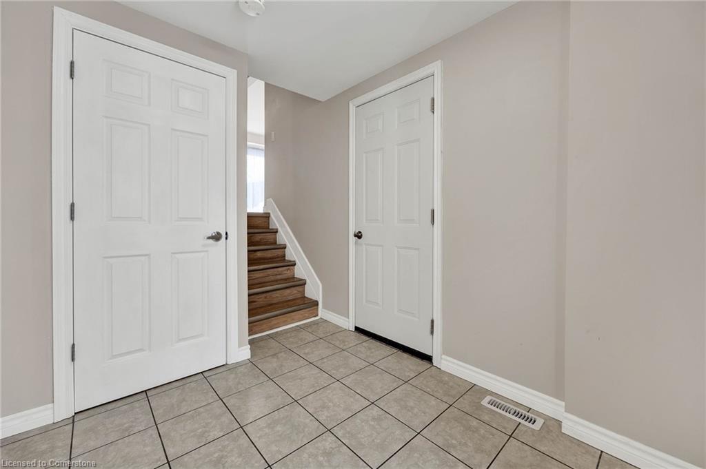 73-279 Bluevale Street N Property Photo 3
