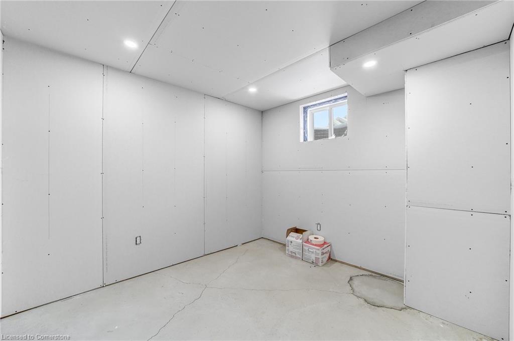 3 Milt Schmidt Street Property Photo 35
