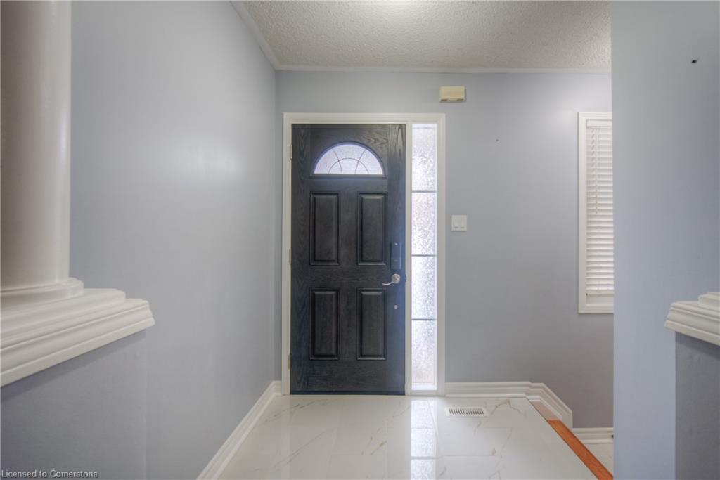 2479 Newcastle Crescent Property Photo 5