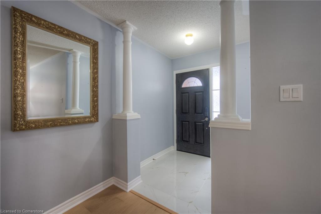 2479 Newcastle Crescent Property Photo 6