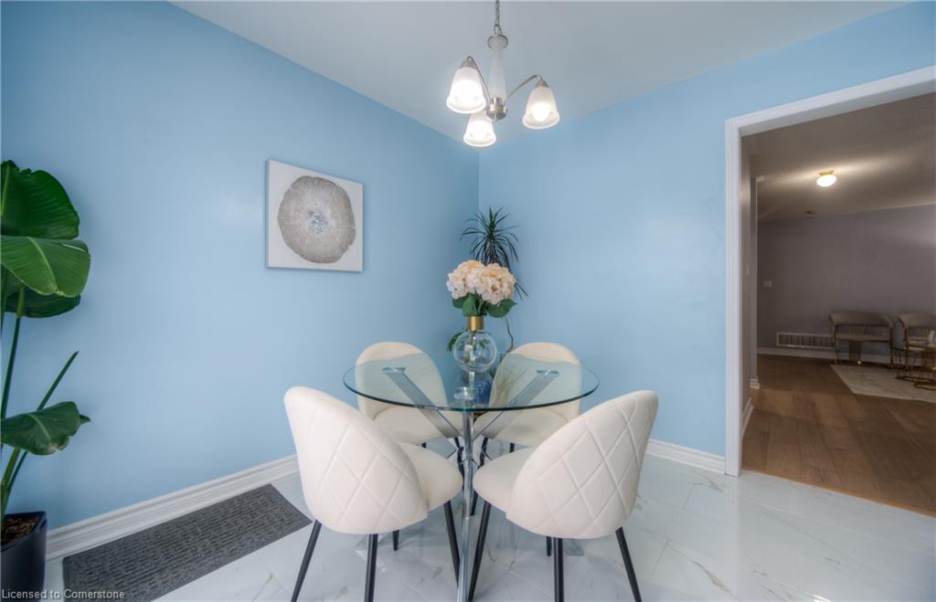 2479 Newcastle Crescent Property Photo 18