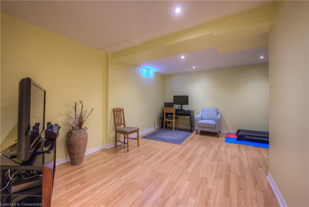 2479 Newcastle Crescent Property Photo 35