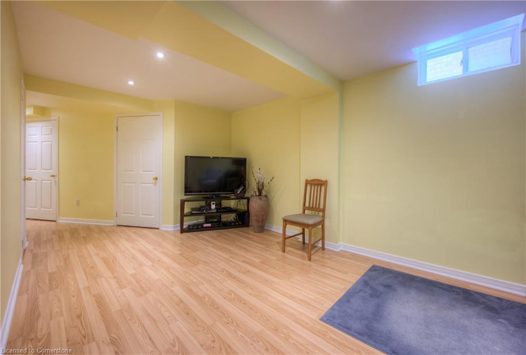 2479 Newcastle Crescent Property Photo 37