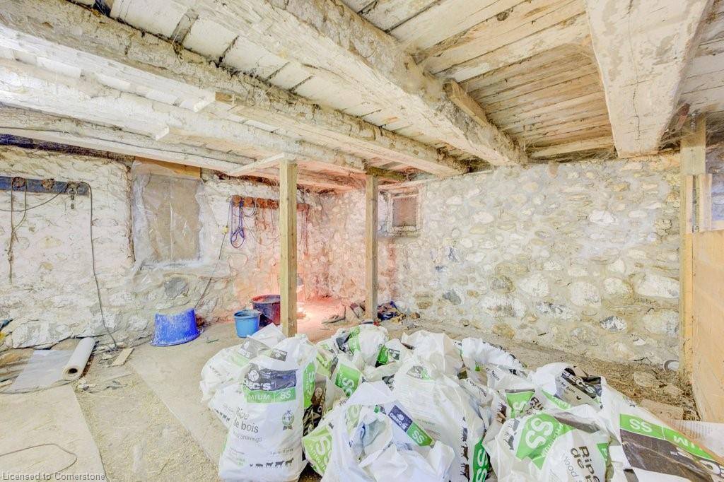 6185 16th Line Property Photo 6