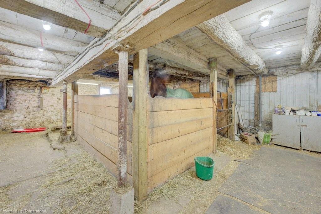 6185 16th Line Property Photo 9